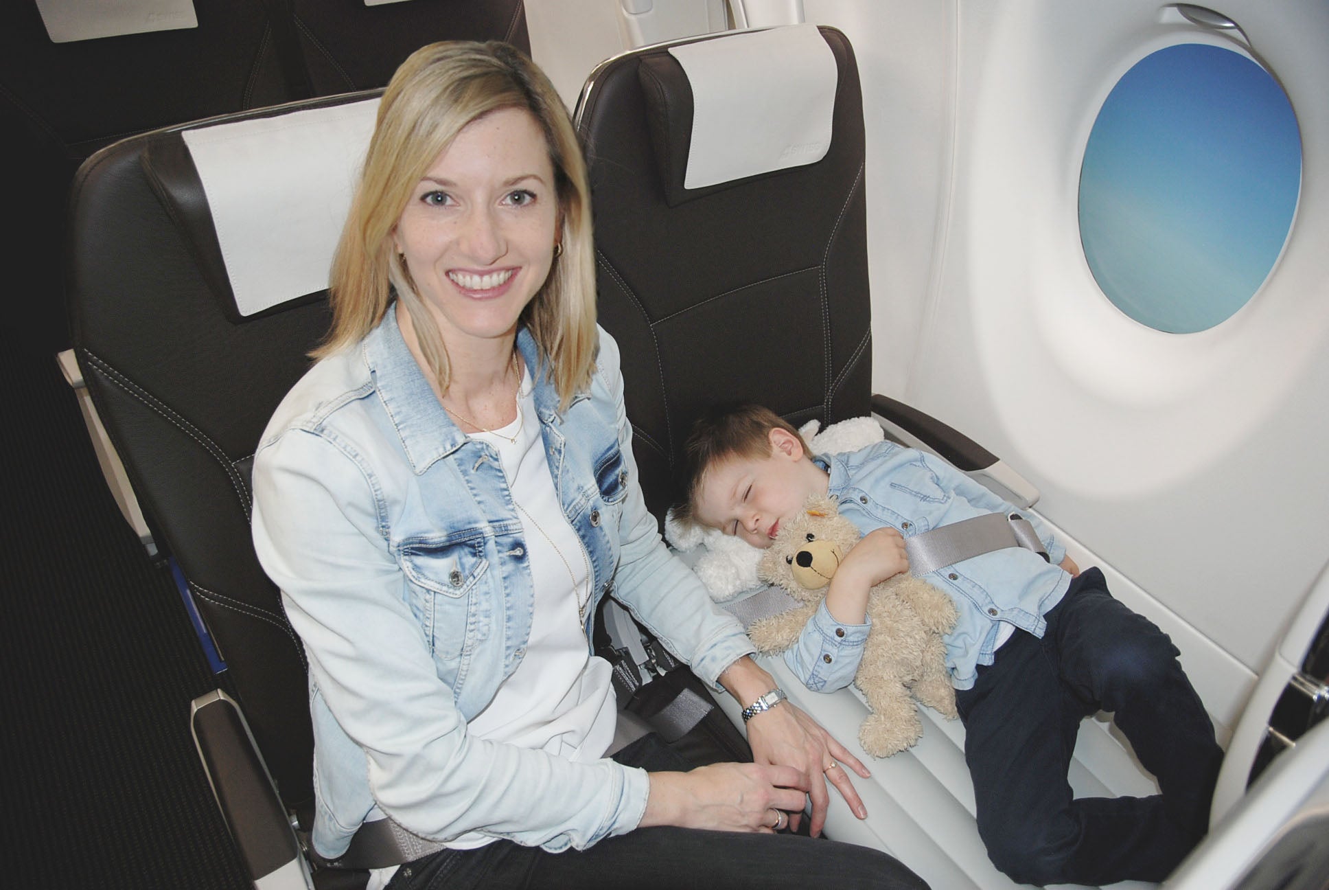 Airplane Beds for Toddlers 2024 • Travel sleep devices allowed by